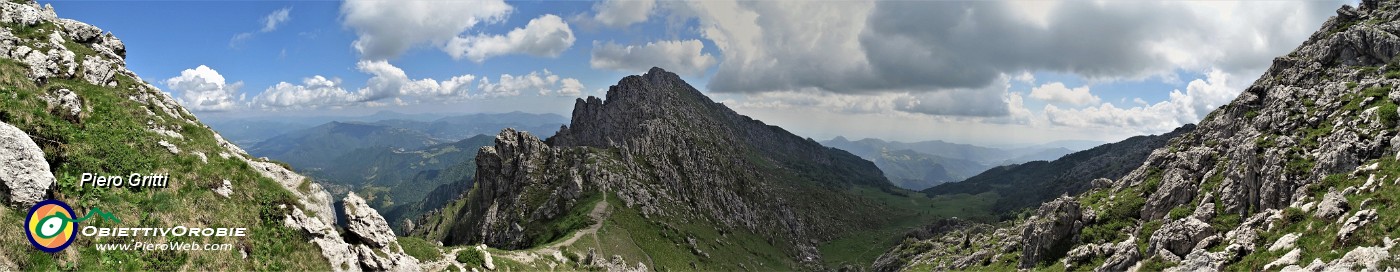 74 Salendo a Cima Croce bella vista in Cima Alben.jpg